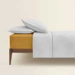 Двуспальная постель с простыней на резинке MINI DOTS CS5
