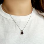 Серебряное колье Tiva с натуральным гранатом 1.035ct, вес изделия 2,26 гр (2126560) 450500 размер