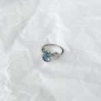 Серебряное кольцо Tiva с топазом Лондон Блю 1.938ct, фианитами, вес изделия 3,41 гр (2151814) 18 размер