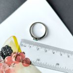 Серебряное кольцо Tiva с натуральным изумрудом 0.66ct, фианитами, вес изделия 1,99 гр (2162322) 18 размер