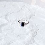 Серебряное кольцо Tiva с натуральным сапфиром 1.947ct, фианитами, вес изделия 2,9 гр (2162568) 17.5 размер