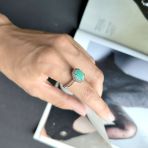 Серебряное кольцо Tiva с натуральным изумрудом 2.79ct, фианитами, вес изделия 3,35 гр (2163398) 17 размер