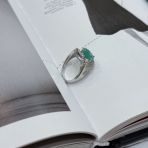 Серебряное кольцо Tiva с натуральным изумрудом 3.18ct, фианитами, вес изделия 4,67 гр (2172468) 18 размер