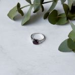 Серебряное кольцо Tiva с натуральным гранатом 2.566ct, вес изделия 2,78 гр (2104124) 18 размер