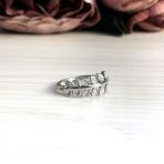 Серебряное кольцо с фианитами, вес изделия 2,32 гр (2036609) 18 размер
