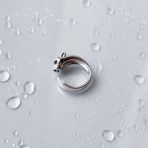 Серебряное кольцо с фианитами, емаллю, вес изделия 8,6 гр (2152330) 18 размер
