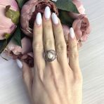 Серебряное кольцо с натуральным жемчугом барочным, вес изделия 4,78 гр (2071396) 18 размер