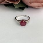 Серебряное кольцо с натуральным рубином 2.363ct, фианитами, вес изделия 2,59 гр (2096184) 17 размер