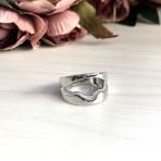 Серебряное кольцо с фианитами, вес изделия 6,32 гр (2031581) 18 размер