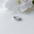 Серебряное кольцо с фианитами, вес изделия 2,7 гр (2152538) 18 размер