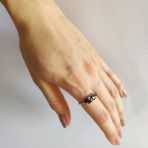 Серебряное кольцо с натуральным сапфиром 1.814ct, фианитами, вес изделия 2,49 гр (2120063) 18 размер