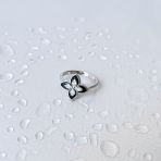Серебряное кольцо с фианитами, емаллю, вес изделия 2,68 гр (2143512) 18.5 размер