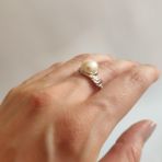 Серебряное кольцо с натуральным жемчугом барочным 5.7ct, вес изделия 4,3 гр (2130215) 18 размер