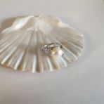 Серебряное кольцо с натуральным жемчугом барочным 5.7ct, вес изделия 4,3 гр (2130215) 18 размер