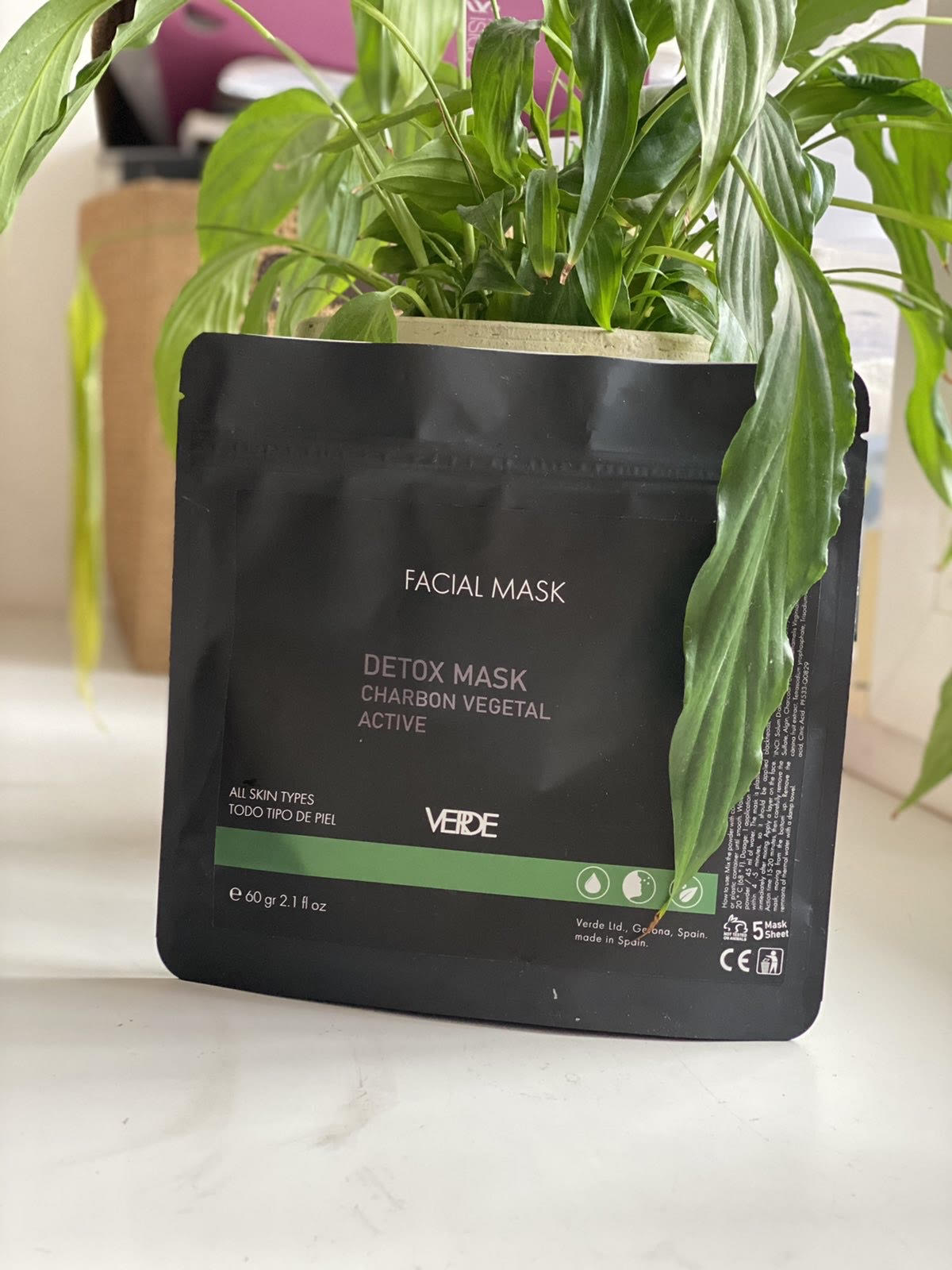 Альгінатна маска із чорним вугіллям Detox Mask Verde