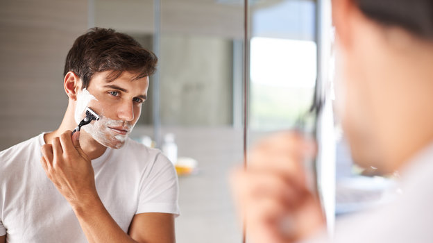 Подразнення після гоління у чоловіків: як їх уникнути?